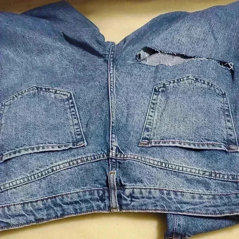 ☆☆☆F21 ripped jeans - Picture 10 of 11